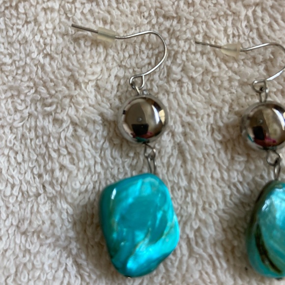 Turquoise stone dangle earrings - Picture 2 of 5